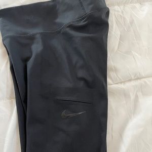 Large Nike DriFit Mid-Rise Capri Running Leggings